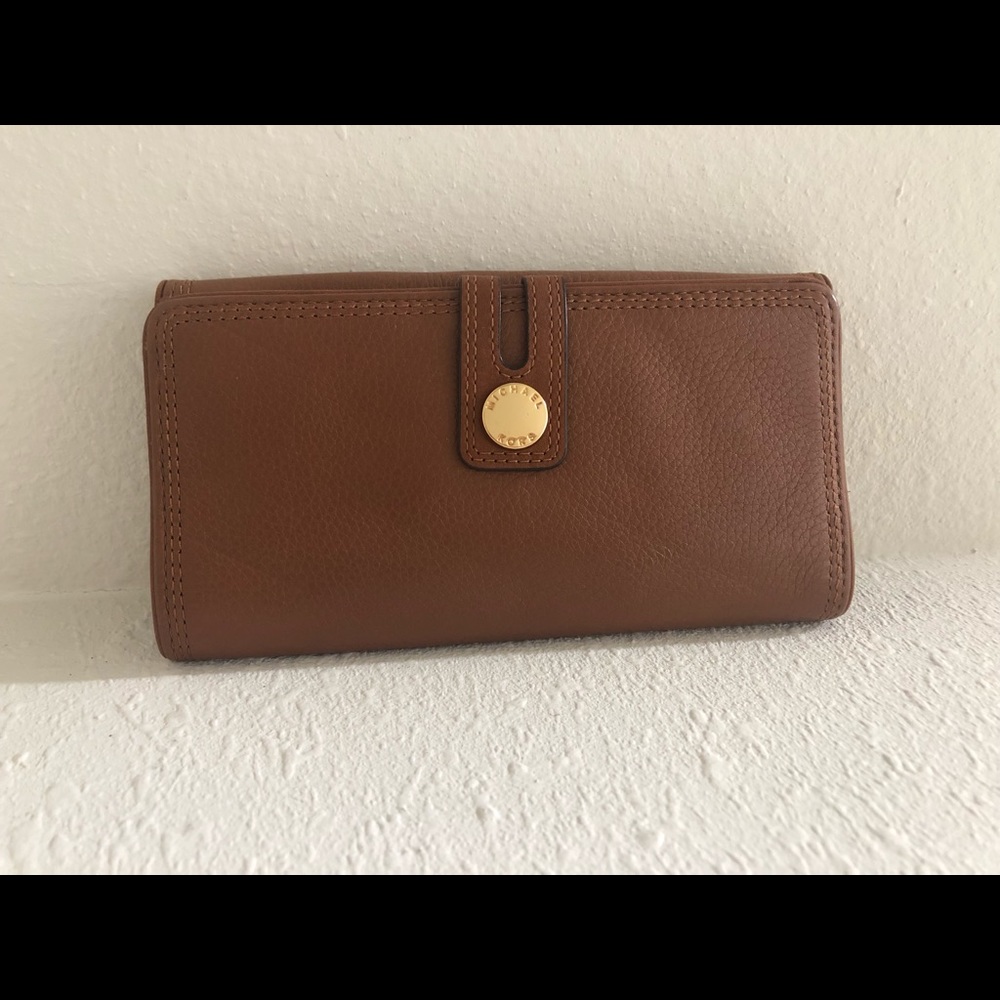 🎀 Brown Michael Kors Wallet 🎀